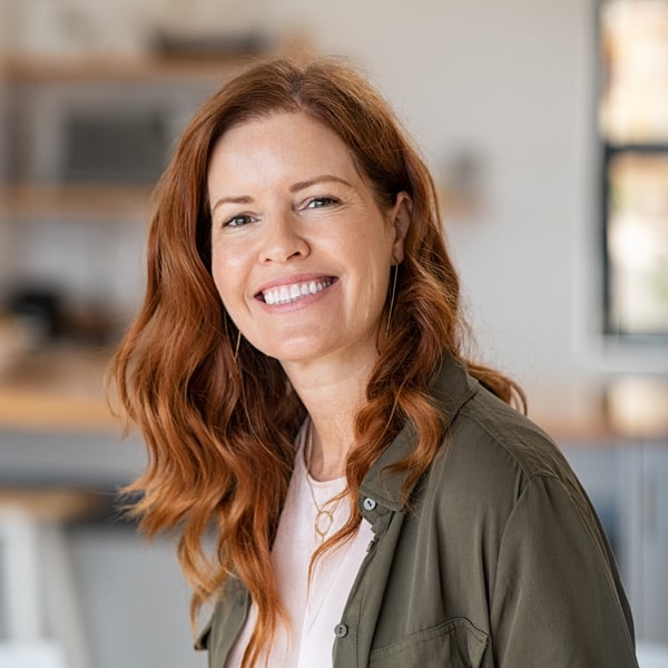 smiling woman with good teeth.